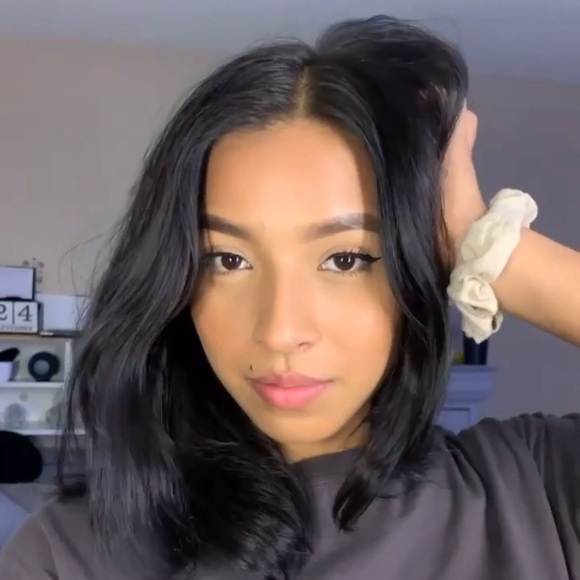 Profile Picture of Britney Robles (@britney_robles) on Poshmark