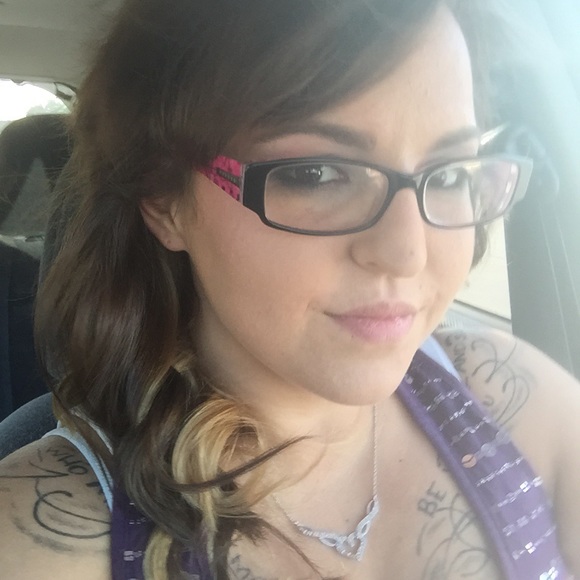 Profile Picture of Jessica Alexander (@jalexander1989) on Poshmark