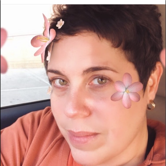 Profile Picture of Kim Alvarez (@knalvarez24) on Poshmark