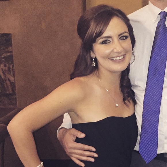 Profile Picture of Angela Comey (@acomey) on Poshmark