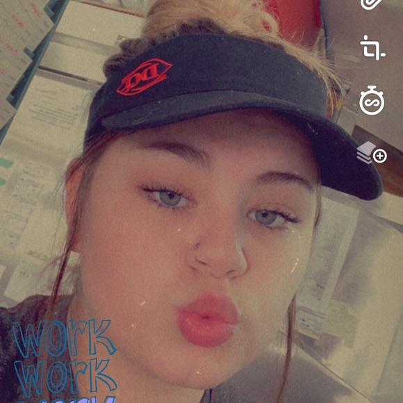 Profile Picture of Chrystal Stewart (@chrystalstew939) on Poshmark