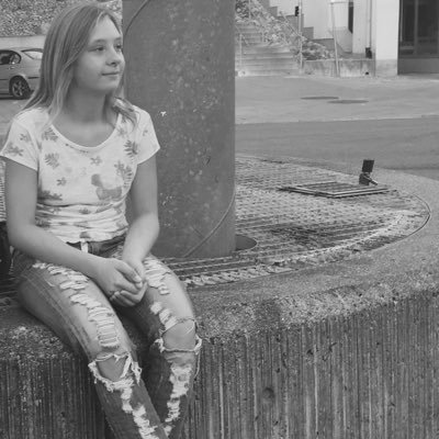 Profile Picture of Nathalie (@NathalieBennet0) on Twitter