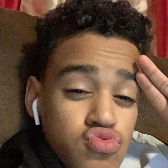 Profile Picture of Alvyn Devargas (@alvyndevargas) on Poshmark