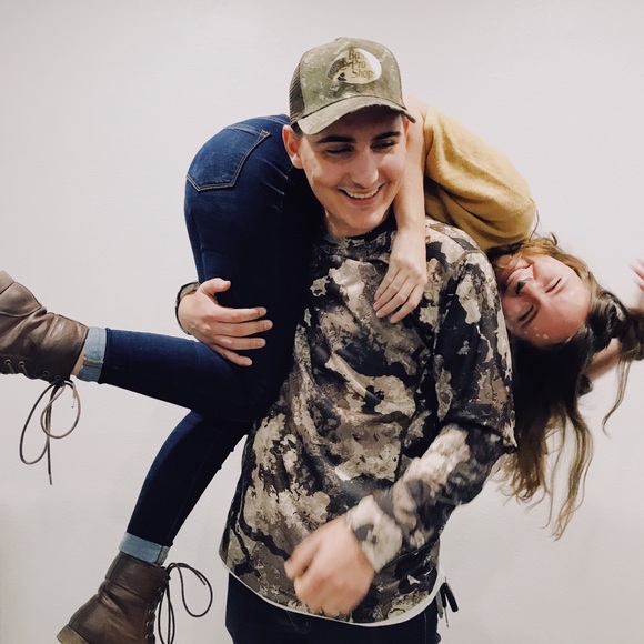 Profile Picture of Garrett Mason (@gtm0776) on Poshmark