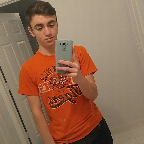 Profile Picture of Brendan Sweeney (@brendan2215) on Poshmark