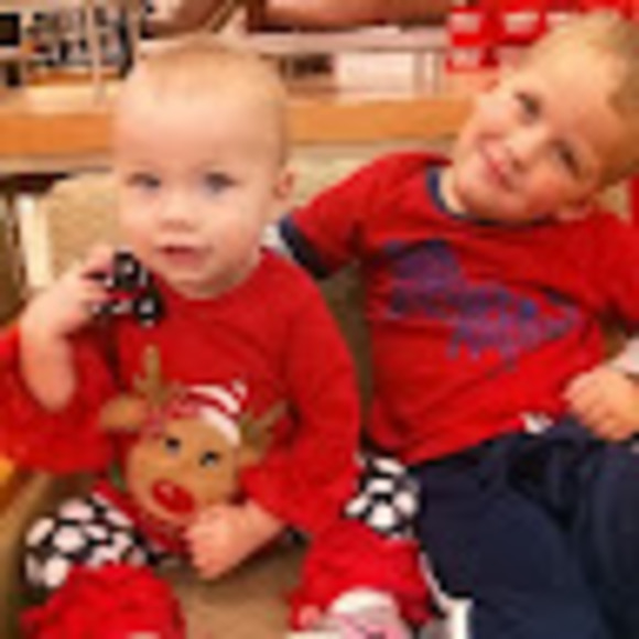 Profile Picture of Amanda Treadaway (@amandalynn125) on Poshmark