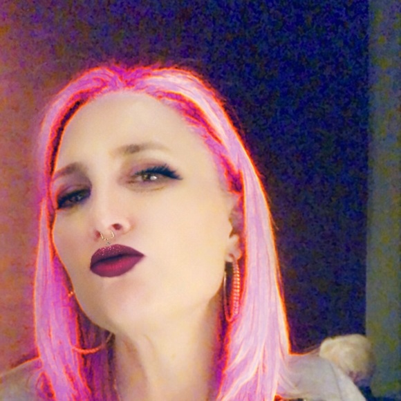 Profile Picture of Lennea Cannon (@lenneacannon) on Poshmark