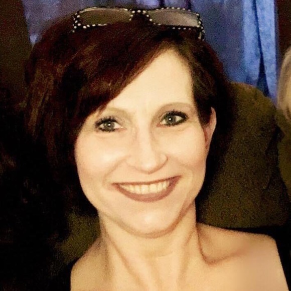 Jessica Zelusky - Poshmark Profile Picture of Jessica Zelusky (@jessica_zelusky) on Poshmark