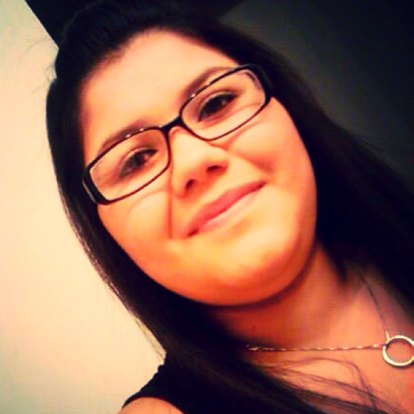 Profile Picture of Kelly Abrego (@kellyannee) on Poshmark