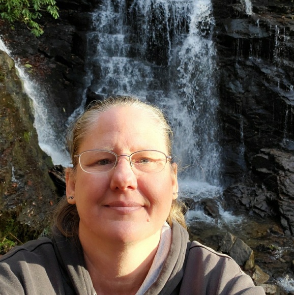 Profile Picture of Tammy Bugda (@tammybugda) on Poshmark