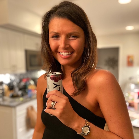 Profile Picture of Anna Pilkinton (@apilk19) on Poshmark