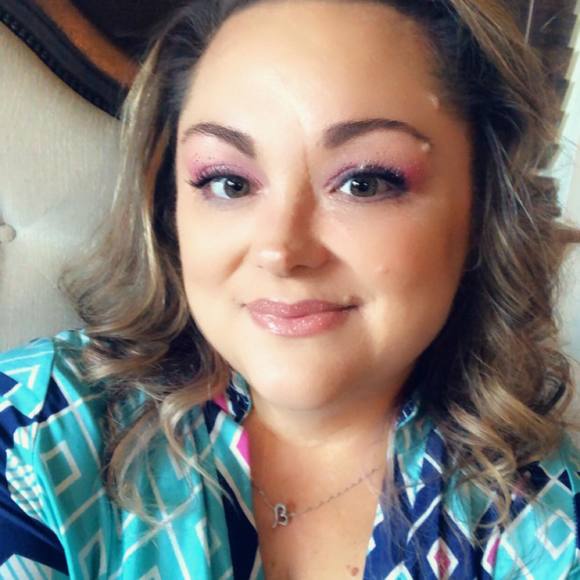 Profile Picture of Shawnaree Solis (@shawnaree) on Poshmark