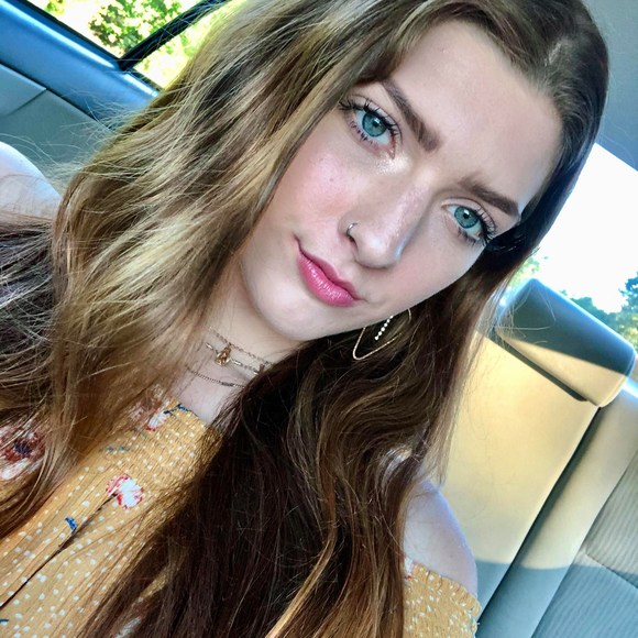 Profile Picture of Brooke Neiner (@bneiner) on Poshmark