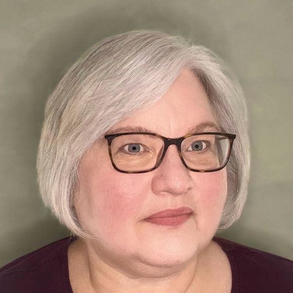 Lisa Simonick - Poshmark Profile Picture of Lisa Simonick (@lsimonick) on Poshmark