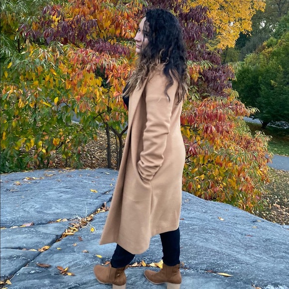 Profile Picture of Valentina Jimenez (@valentinajim739) on Poshmark
