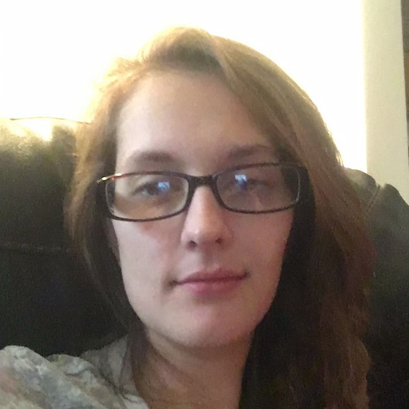 Profile Picture of Izzy Grannis (@grannis91) on Poshmark