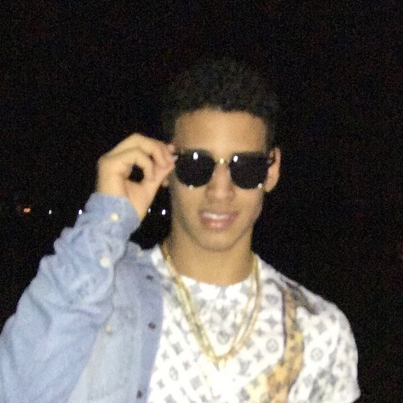 Profile Picture of Diego Albino (@diegoalbino) on Poshmark