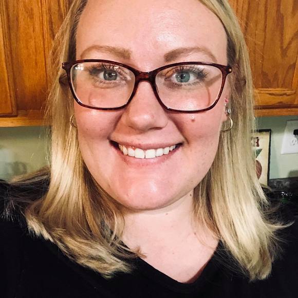 Profile Picture of Ariel Hodges (@ahodges44) on Poshmark