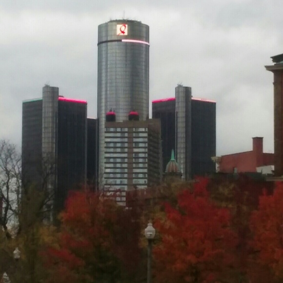 Profile Picture of Vincente Day (@sirday) on Poshmark