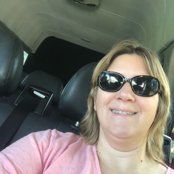 Profile Picture of Danielle Hart (@daniscandy) on Poshmark