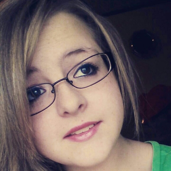 Profile Picture of Kellie Teegarden (@smilepritty) on Poshmark