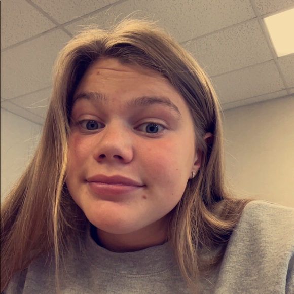 Profile Picture of Isabella Grennell (@grennellkids) on Poshmark