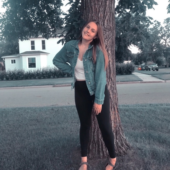 Profile Picture of Hailey Chase (@haileychase766) on Poshmark