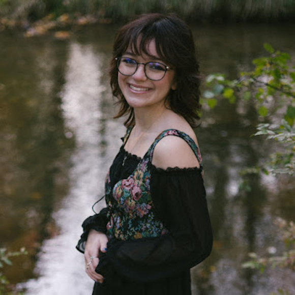 Profile Picture of Delilah Dakis (@delilahdakis) on Poshmark