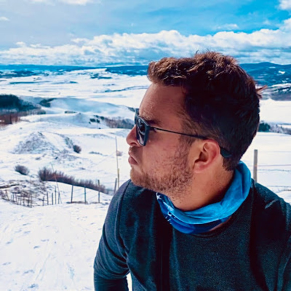 Profile Picture of Tyler Vandermolen (@tyvandermolen) on Poshmark