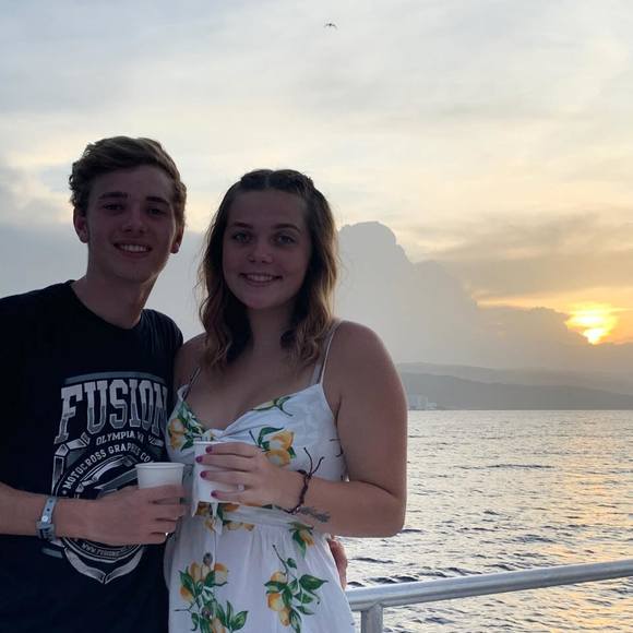 Profile Picture of Megan Urdahl (@meganurdahl) on Poshmark