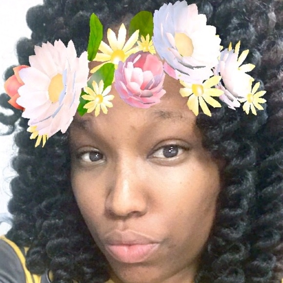 Profile Picture of Gabrael Dixon (@gabby120816) on Poshmark