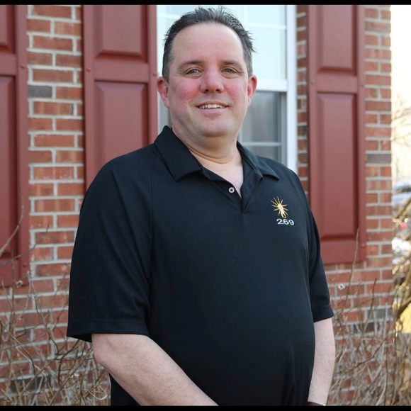 Profile Picture of Jeffry Dence (@jeffrydence) on Poshmark