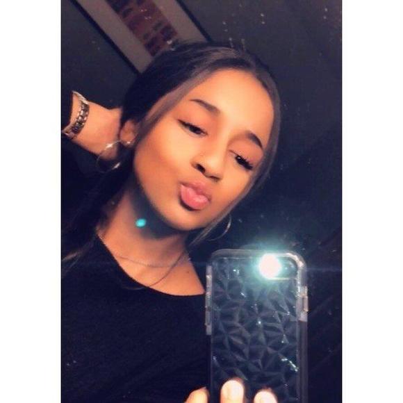 Profile Picture of Cheyenne Ruiz (@cheyenneruiz98) on Poshmark