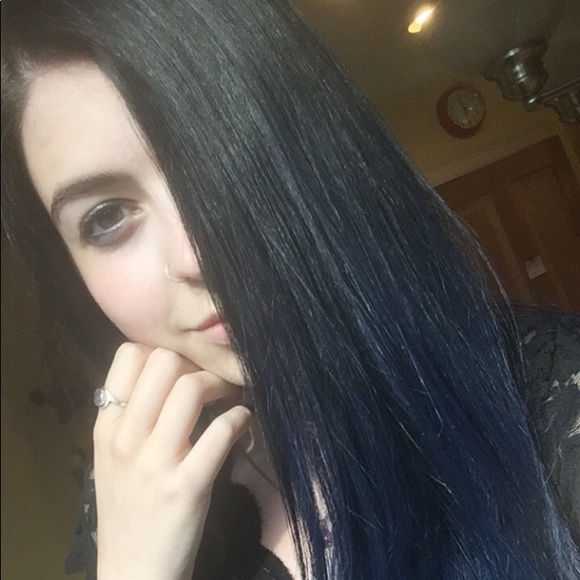 Profile Picture of Violet Hrycyk (@ultraviolet_h) on Poshmark
