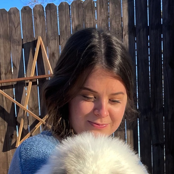 Profile Picture of Brenna Schneider (@brennajs143) on Poshmark