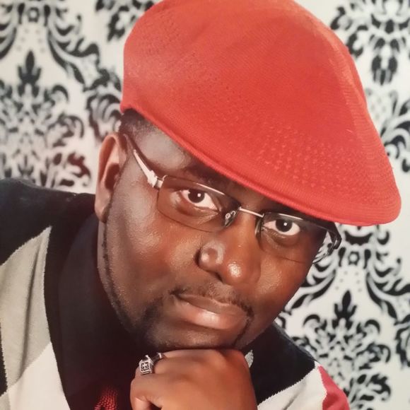 Profile Picture of Tharron Robinson (@tharronrobinson) on Poshmark