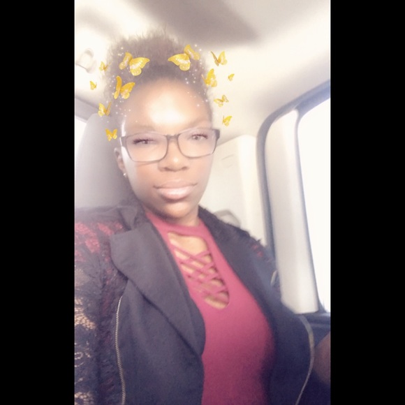 Profile Picture of Adrianna Mcnabb (@adrianna_19) on Poshmark