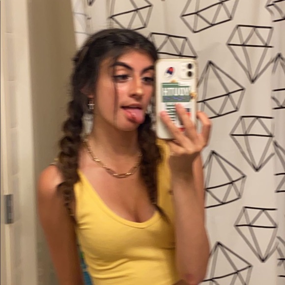 Profile Picture of Sadie Carelli (@sadiecarelli1) on Poshmark