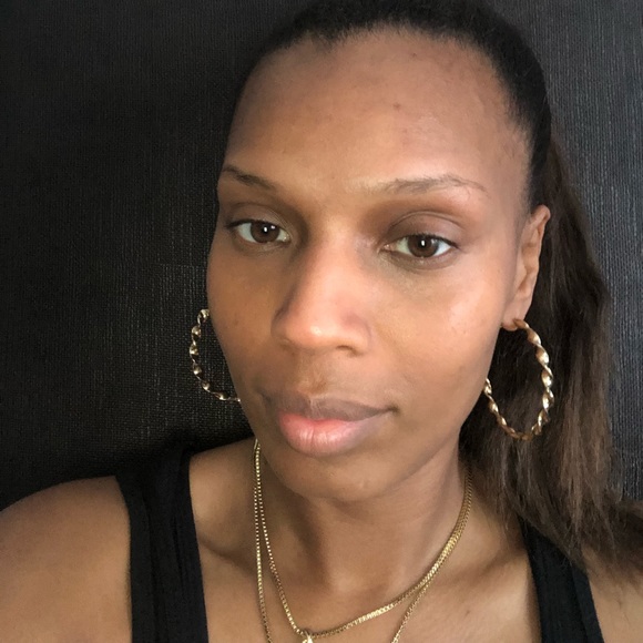 Profile Picture of Jade Davia (@jadeaja727) on Poshmark