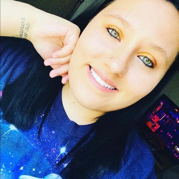 Profile Picture of Alexa Baumgardner (@abaumgardner914) on Poshmark