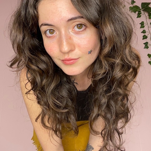 Profile Picture of Carly Sedler (@sedlercarly) on Poshmark