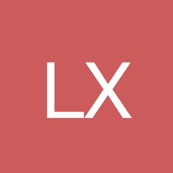 Profile Picture of Lucy Xiong (@lucyxiong017) on Poshmark