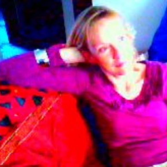 Profile Picture of Patricia anne Alderman (@pinquepheathers) on Poshmark