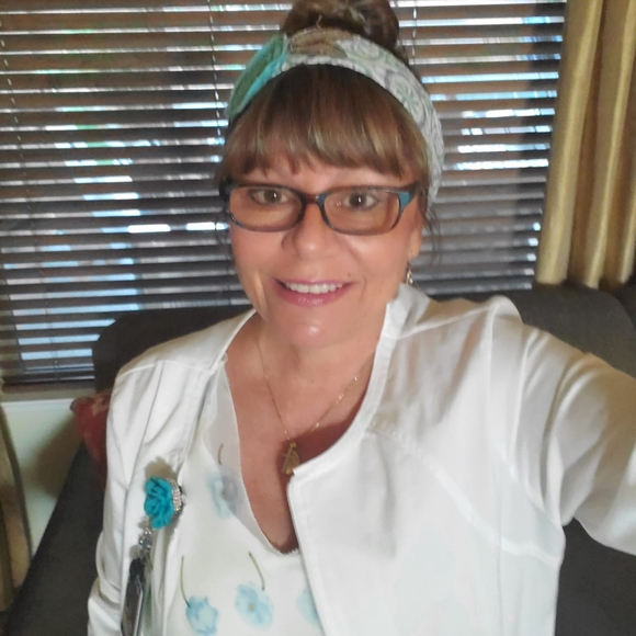 Profile Picture of Dawn Lipkin (@lipshouse) on Poshmark