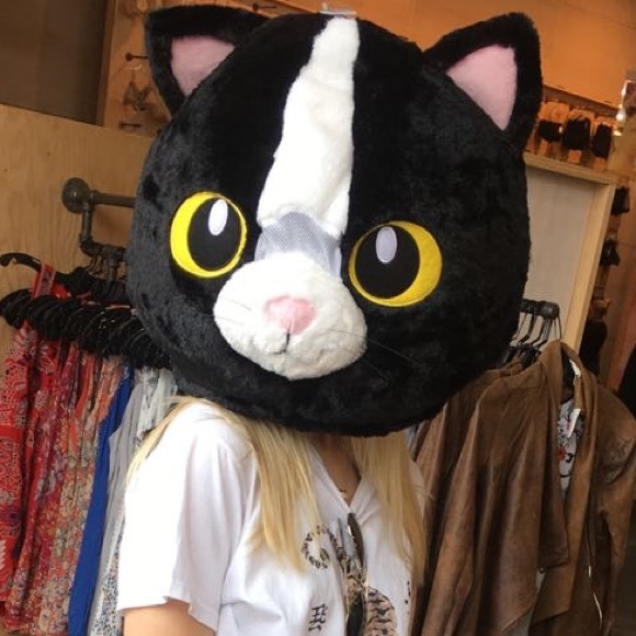 Profile Picture of Cammie Boehm (@cammiebee110) on Poshmark