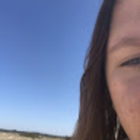 Profile Picture of Miley Ceiley (@mileyceiley) on Poshmark