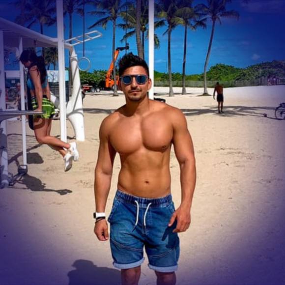 Profile Picture of Robert Barajas (@rbtbar) on Poshmark