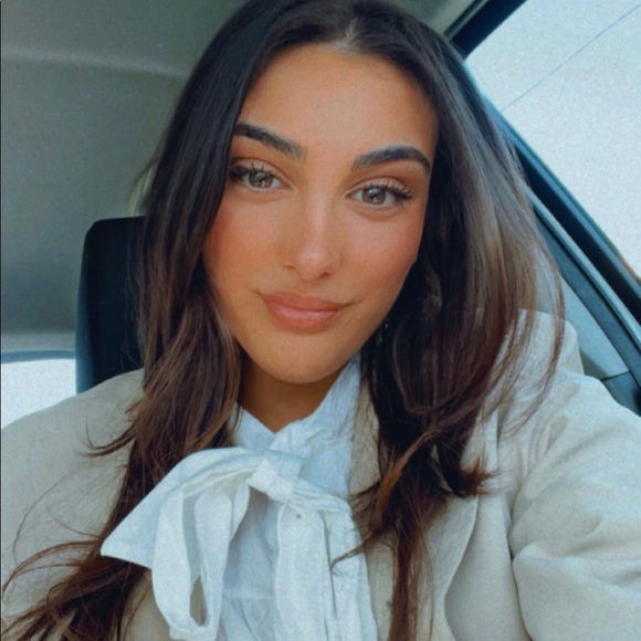 Profile Picture of Vanessa Nucifora (@vanessanucifora) on Poshmark