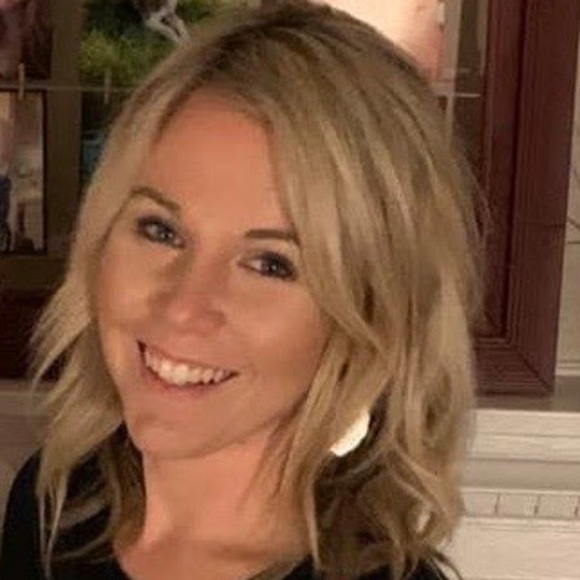 Profile Picture of Amber Harkness (@amberharknes862) on Poshmark