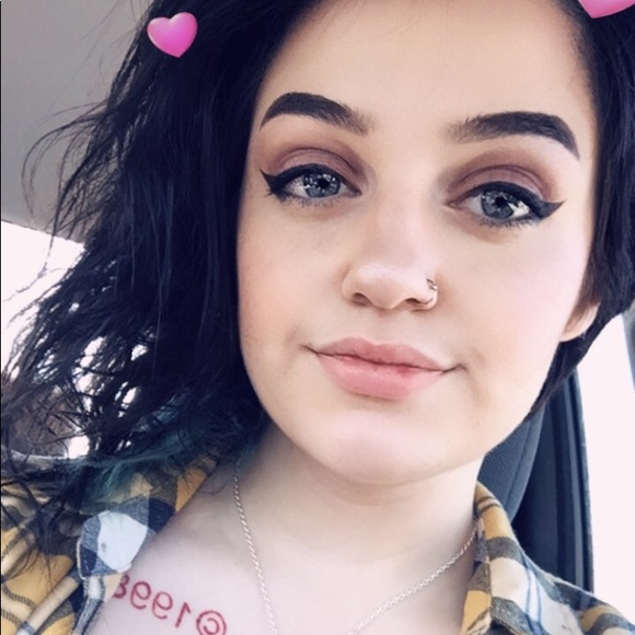 Profile Picture of Harmony Neal (@harmony_rainxx) on Poshmark